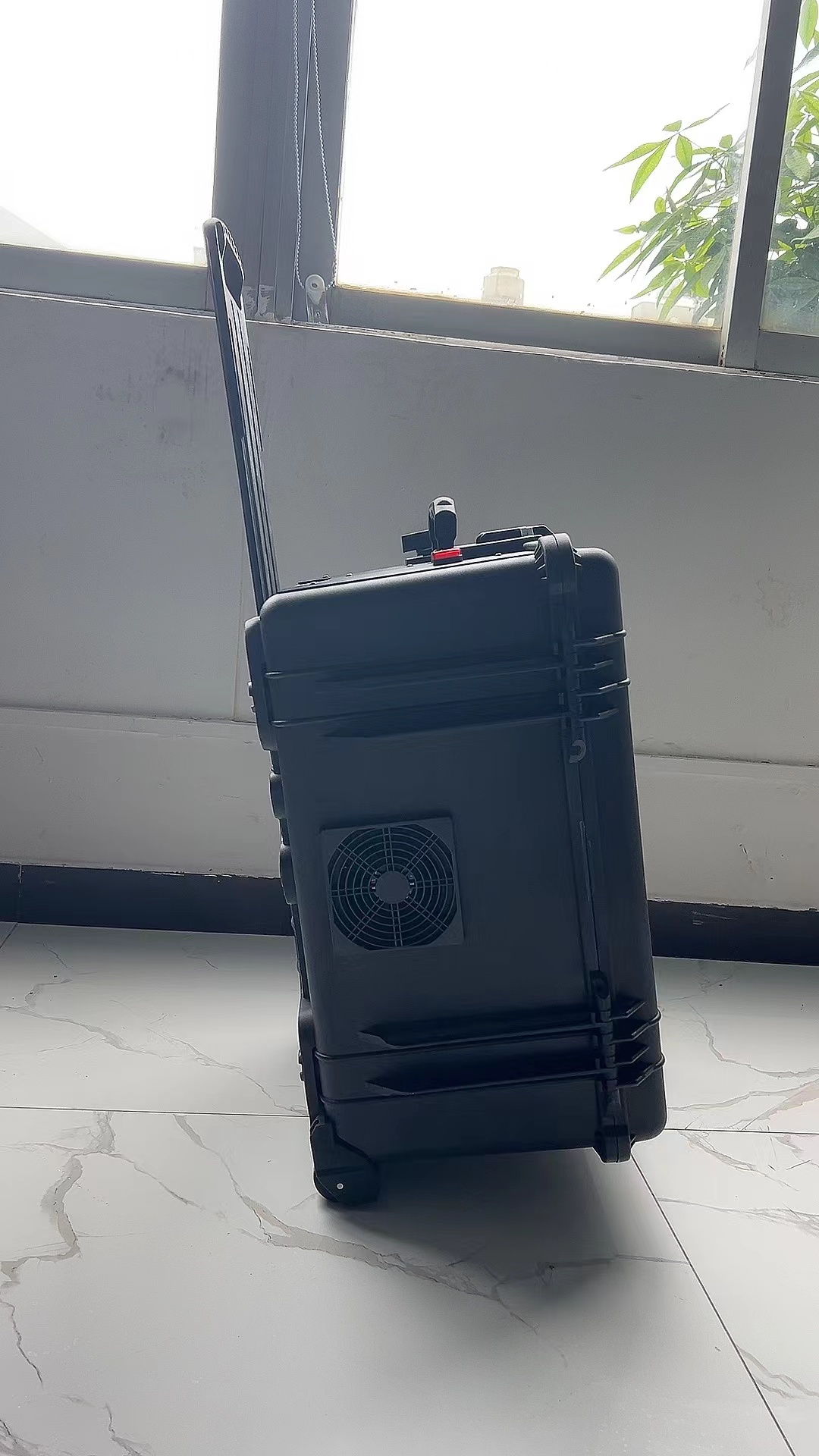 昂仁手拉箱型移动通信干扰器